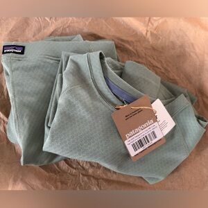 Patagonia capilene thermal M 10 top and bottom in Sage Green